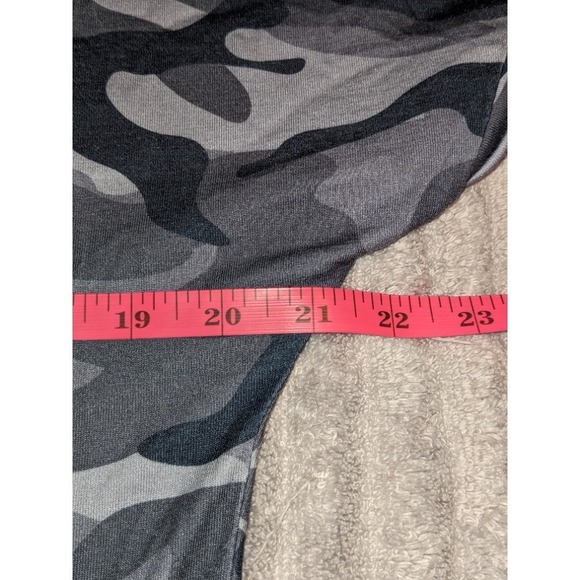 Camo V-Neck T-Shirt Casual Short Sleeve Top Camouflage Print Tee  Large NWT - Picture 7 of 9